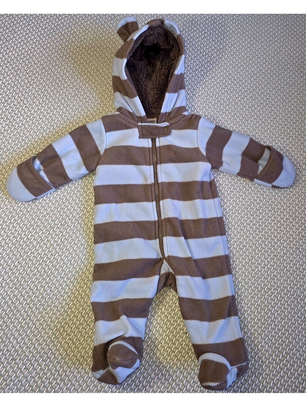 Newborn fleece jumpsuit cover up with their ears